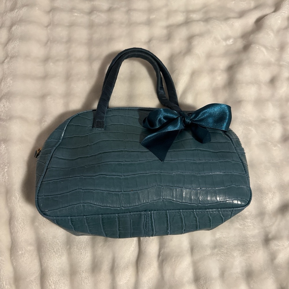 victorias secret croc bag